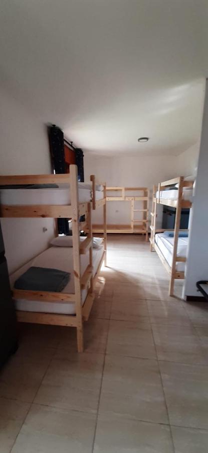Albergue La Costana โอเบียโด ภายนอก รูปภาพ