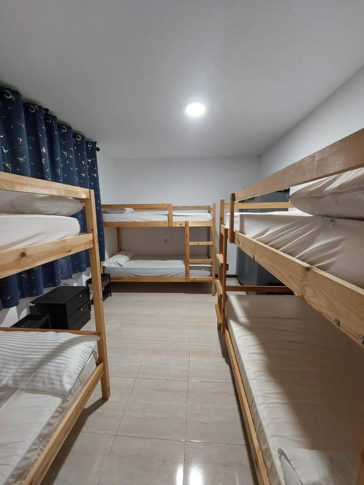 Albergue La Costana โอเบียโด ภายนอก รูปภาพ