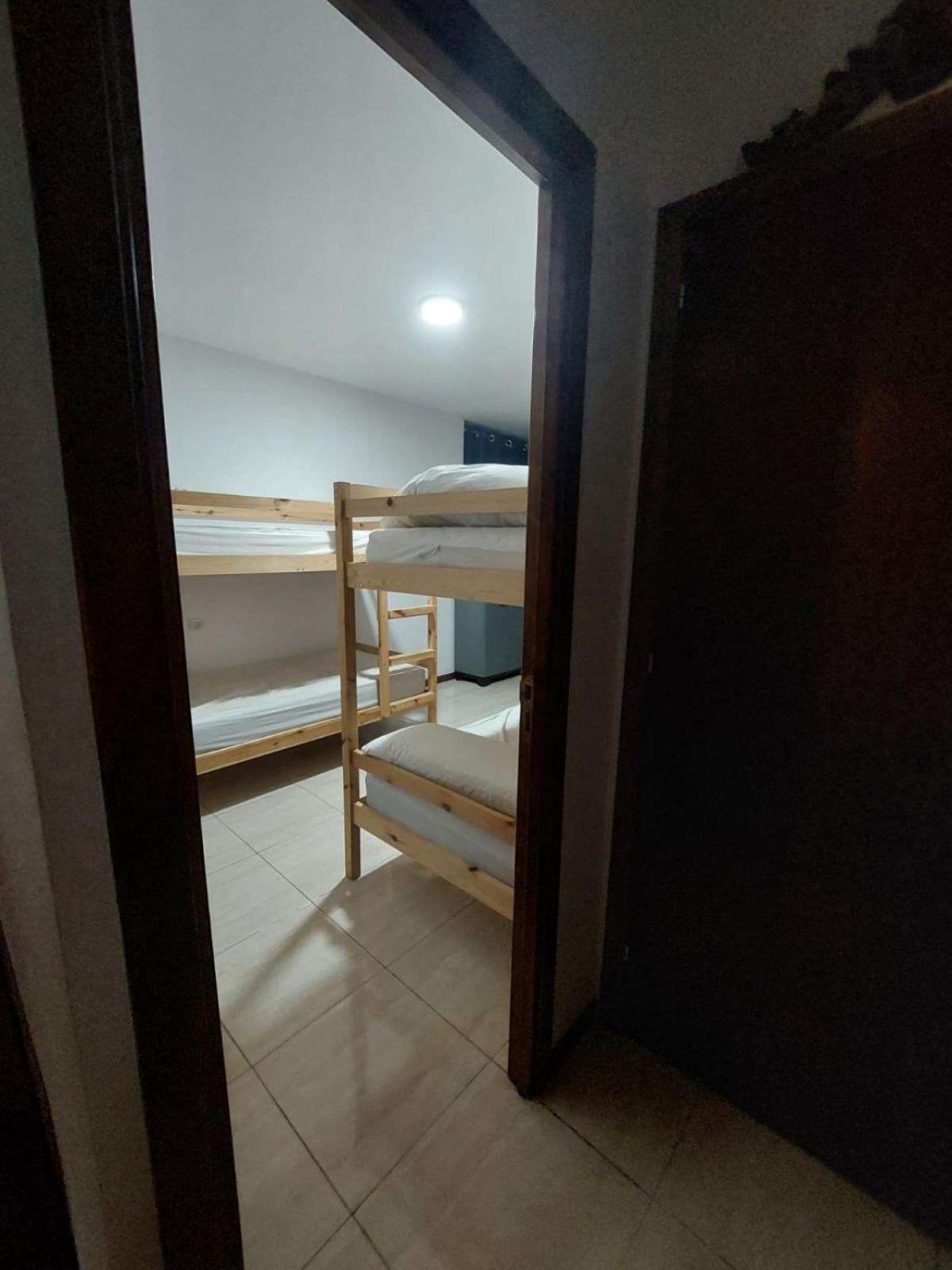 Albergue La Costana โอเบียโด ภายนอก รูปภาพ