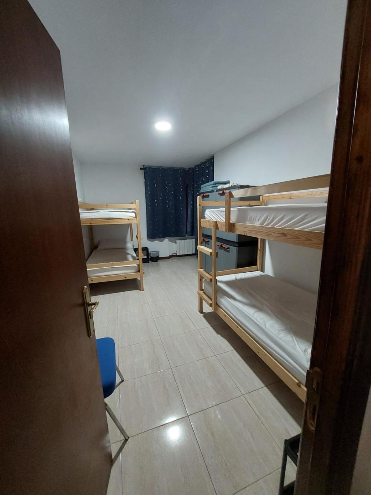 Albergue La Costana โอเบียโด ภายนอก รูปภาพ
