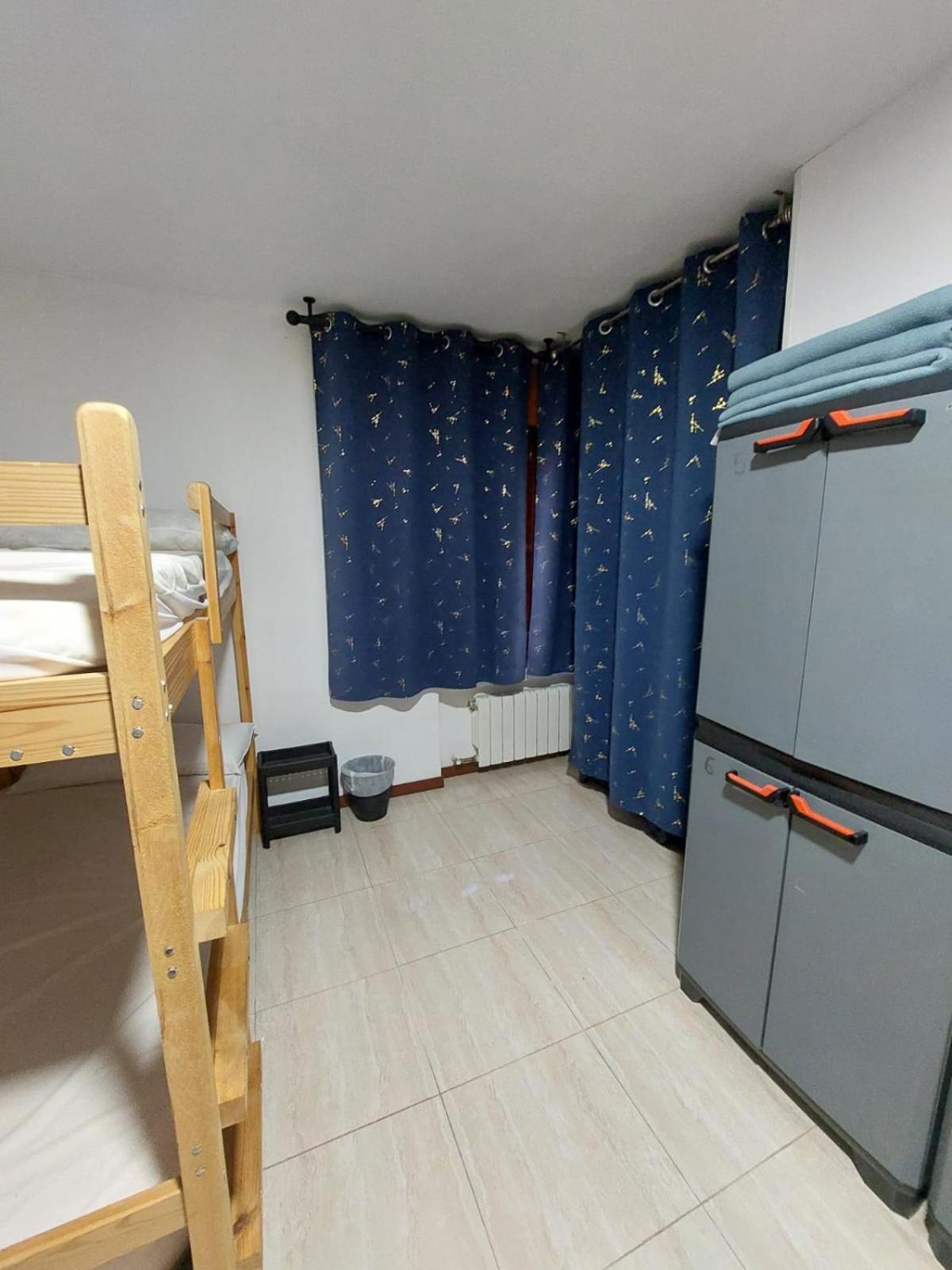 Albergue La Costana โอเบียโด ภายนอก รูปภาพ